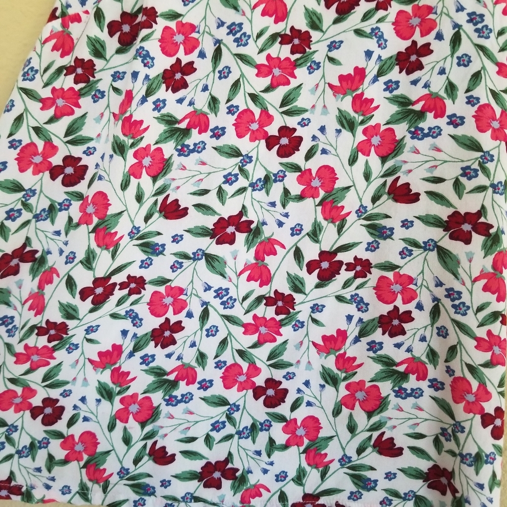 3/$20⭐Floral High Neck Tank Top With Keyhole Back - Picture 3 of 6